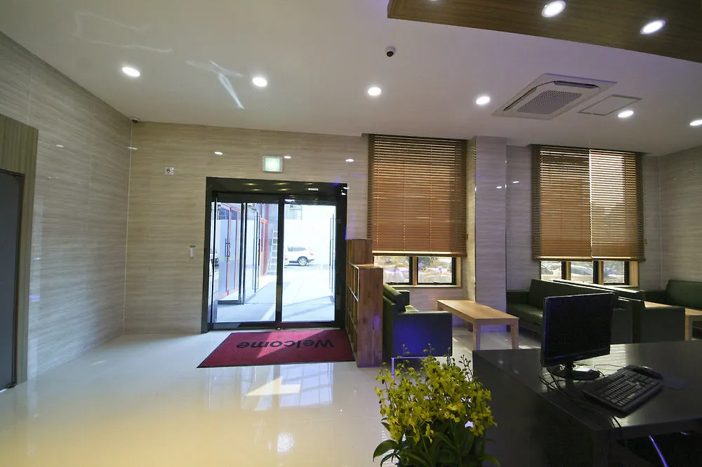 Hotel Lumia Myeongdong Сеул 3*,