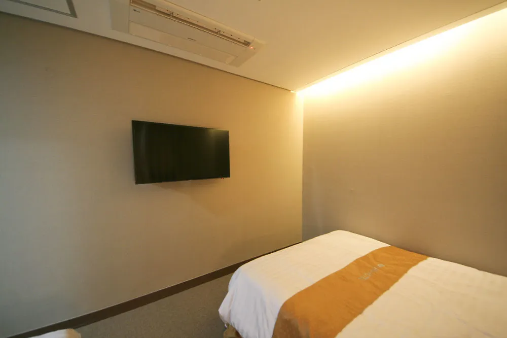 Hotel Lumia Myeongdong Сеул