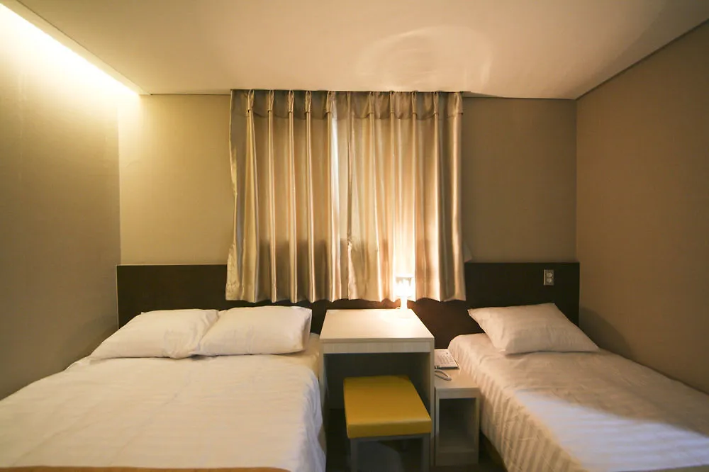 Hotel Lumia Myeongdong Сеул